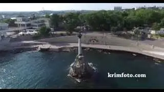 Памятник затопленным кораблям в Севастополе с высоты птичьего полета