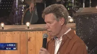 Randy Travis sings nearly four years after stroke