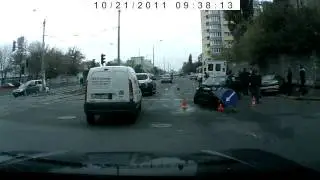 СТРАШНАЯ Авария на Автозаводской 21.10.2011