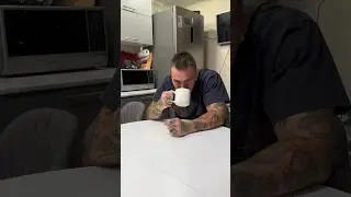 В старости будет кому стакан воды подать, если конфетами не завалит😂