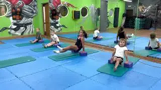 Изучаем уголок на кубиках. Гимнастика Акробатика дети 5-8 лет