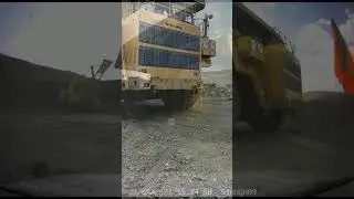 Карьерный монстр раздавил букашку легковушку SUZUKI