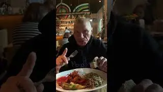 БЕЗУМНЫЙ ПАША. ОЛЕГ МОНГОЛ В МОСКОВСКОМ РЕСТОРАНЕ БАЛДЕЕТ ОТ ШАШЛЫКА ИЗ КУРИЦЫ. ТАЕТ ВО РТУ.
