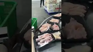 Высокопроизводительная машина для автоматической упаковки продуктов на лотках в стрейч-пленку