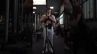 18 years old / Teen bodybuilder / showing his pumped muscle 