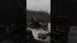 Артиллеристы в работе 💪 Гиацинт цветет в любую погоду.