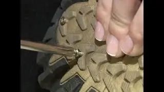 Проверяем все способы, как сделать обувь менее скользкой зимой