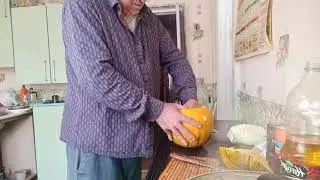 Готовлю тыкву, фаршированную мясом.