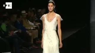 Rosa Clarà viste a una novia elegante y sobria, y de blanco 20130502 (Versión)