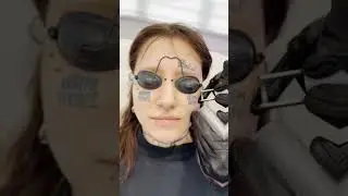 Девушка решила свести все тату с лица / ПОДПИШИСЬ