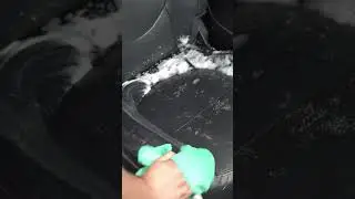 Очисник для шкіри та алькантари в салоні авто