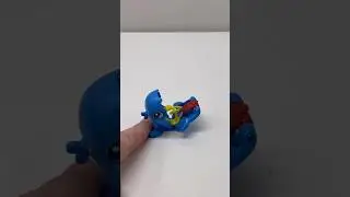 Попалась интересная игрушка из киндер сюрприза 
