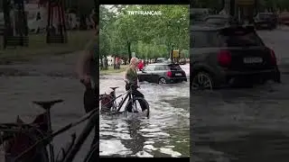 Des rues inondées à Berlin après de fortes pluies