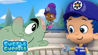 Bubble Medics Gil & Zooli Help a Cyclops! 🧌 Fairytales For Kids | Bubble Guppies