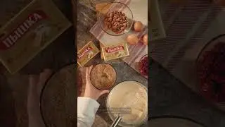 Пирог с сочной вишней и нежным миндалем.