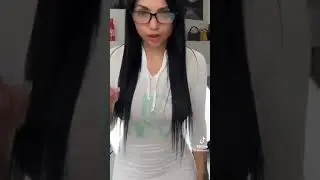 Twerking without panties 