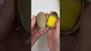 Открываю kinder surprise 
