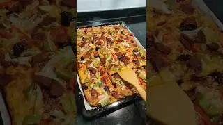 Akşama koca bir tepsi pizza yapalım 👌fırın tepsisinde aile boyu pizza tarifi 👌