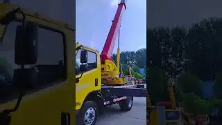 Blue brand 8-ton crane, lifting one ton at 30 meters, then lying down 15 meters, the big arm is bent