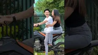 Siapa di sini yg suka pelukan di atas motor yuk komen di bawah  