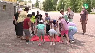 Чем занимаются дети в школьном лагере?