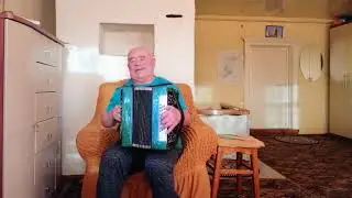 КИНО ВАСЬ ПОЁТ ПО КОМИ ПЕСНЮ С ПРАЗДНИКА =ВАСИЛЕЙ= ПРО ДЕВИЦУ, КОТОРАЯ ЖДЁТ ПАРНЯ ГАРМОНИСТА С АРМИИ