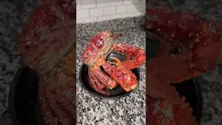 COOKING GIANT CRAB