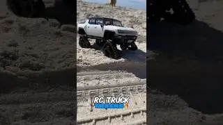 RC Crawlers are cool on TRACKS 😎