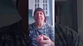 На обзор пирожное суфле в шоколаде из продовольственного магазина