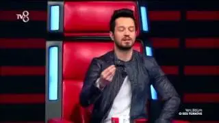 Hadise Murat Boz'a küstü