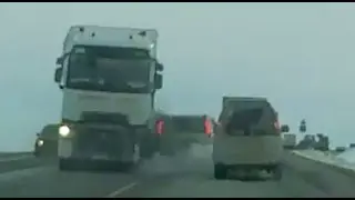Фура пошла по встречке: момент ДТП в Новосибирской области