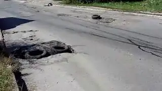 Вода бьет ключом из под асфальта Ульяновск 2017