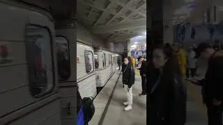 Прибытие поезда 81-553.3 на станцию Площадь Тукая 