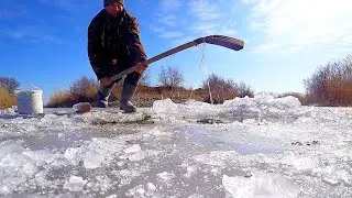 РЫБУ ЛОПАТОЙ ГРЕБУ! ПЕРВЫЙ РАЗ С СЫНОМ НА ЗИМНЕЙ РЫБАЛКЕ ПО ЛЬДУ - КЛЁВ ОТЛИЧНЫЙ!