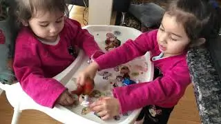 Princess Vicky and Yeya play with LOL Dolls and slime