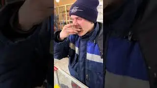 Мотыль свежий?