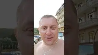 Вечер купаюсь в бассейне