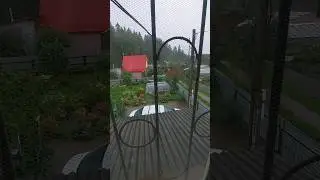 Заливает дождём ну и погода🙂/Всё вокруг гремит а мы прячемся в доме на втором этаже😀