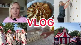 VLOG🇩🇪: СНИМАЮ ОБОИ/ ГОТОВЛЮ СЫРНИКИ 🥮СЪЕЗДИЛИ НА ОТКРЫТИЕ ЯРМАРКИ STOPPELMARKT 🎠🍭