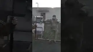 Ржач. Украинский солдат не может одеть автомат;)))