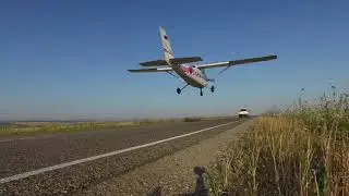 Сразу видно кто из них забыл дома водительское удостоверение, а добираться как-то надо...