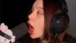 Показала как нужно 💦