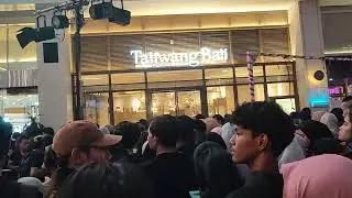 Full Penonton Suasana Sehabis Konser Bernadya Di Summarecon mall bekasi 2023