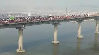 Prayagraj me अधिक भीड़ के कारण bridge में पैदल भी जाना बंद | Mahakumbh 2025 Update