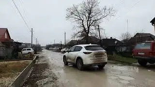 Улицы в частном секторе Краснодарского края. Крымск. Асфальта нет, тротуаров нет, освещения нет