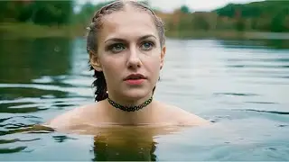 Hot Girl Realized That She Has Been Watched By Horny Man In Water