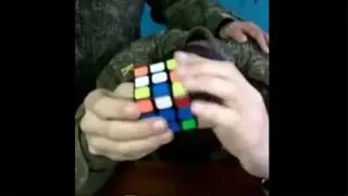 Курсант собрал кубик-рубика не глядя