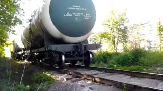 ТГМ6 с двумя цисцернами, скорость около 5-6 км в час.