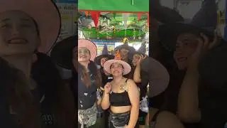 Как тайки заманивают на массаж😃