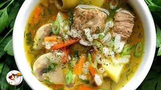 Мясной суп с шампиньонами и оливками.